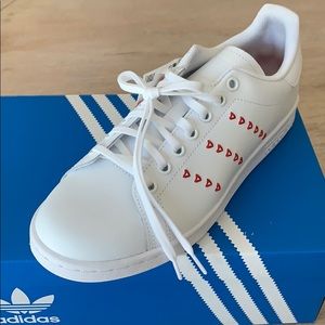 Adidas Stan Smith Heart Sneakers